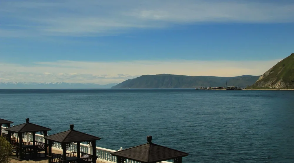 Scenic view of Lake Baikal and mountains in Listvyanka